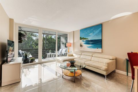 Condominium in Oakland Park FL 106 Royal Park Dr Dr 11.jpg