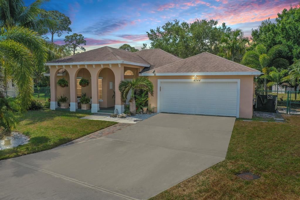Photo of 4544 SE Murray Cove Circle, Stuart, FL 34997 (MLS # R10879113)