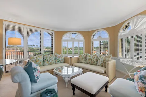 200 Bradley Place Unit 301, Palm Beach, FL MLS: R10951514