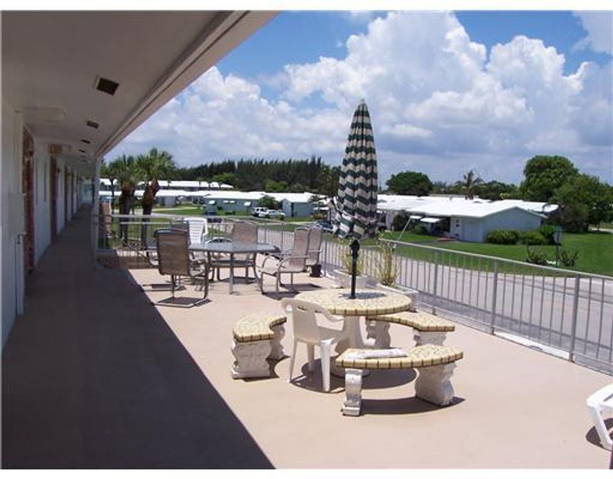 NICELY MAINTAINED 1 BEDROOM ON A GOLF --- FREE---COURSE -FURNISHED OR NOT