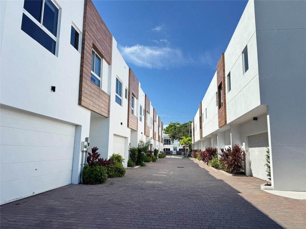 Photo of 1239 NE 18th Avenue, Fort Lauderdale, FL 33304 (MLS # F10523533)