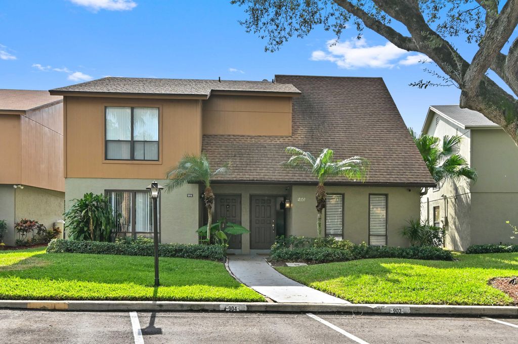 Photo of 903 Sandtree Drive, Palm Beach Gardens, FL 33403 (MLS # R10950684)
