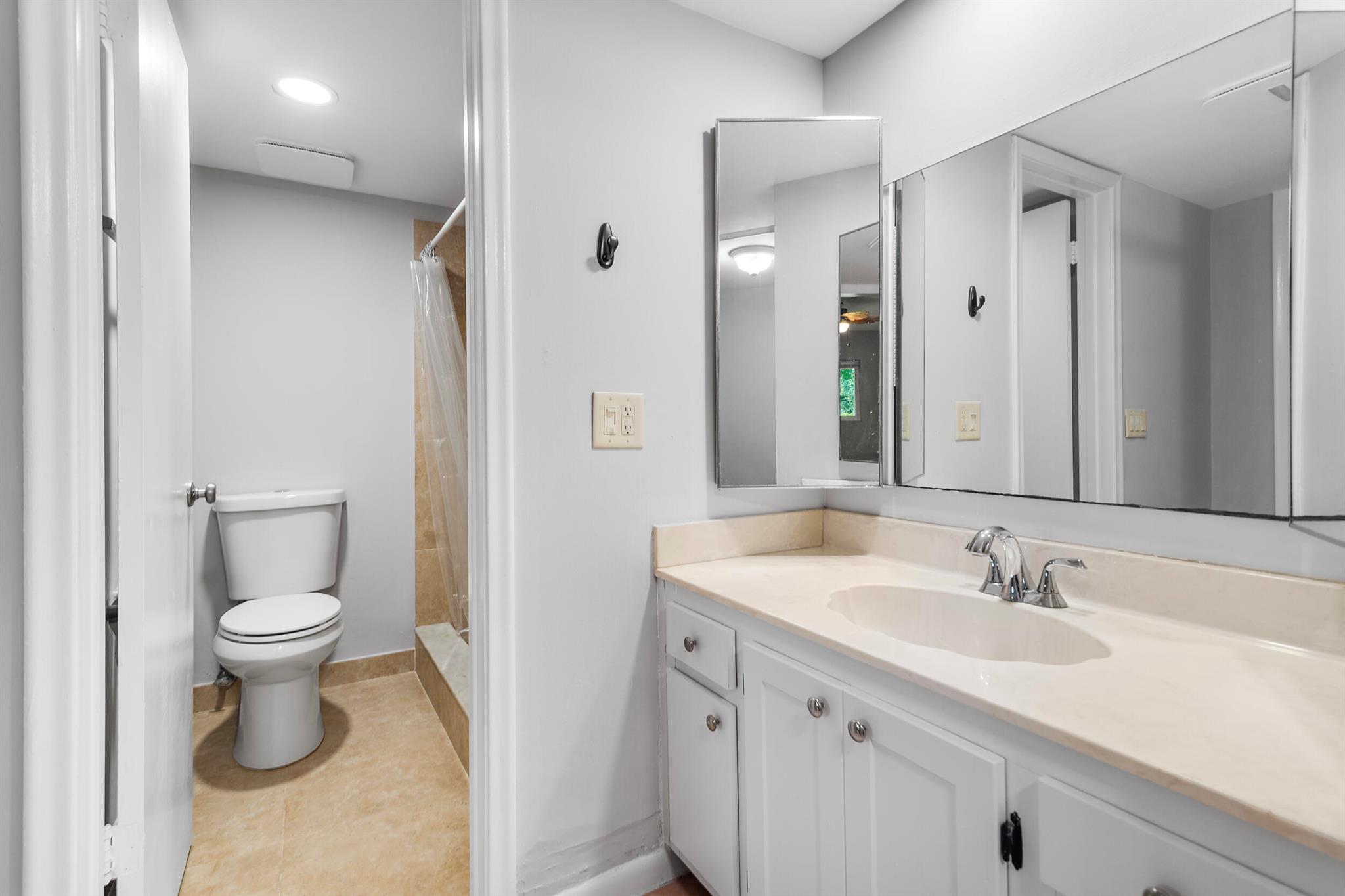 PALM GARDEN APTS CONDO - Residential Lease