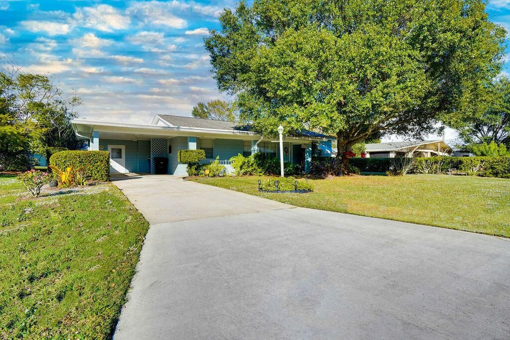 Photo of 110 Hialeah Avenue, Fort Pierce, FL 34982 (MLS # R10766841)