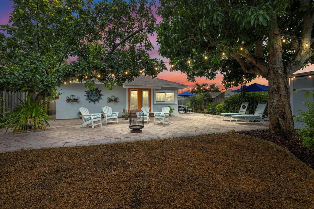 Photo of 1221 N M Street, Lake Worth Beach, FL 33460 (MLS # R11124993)