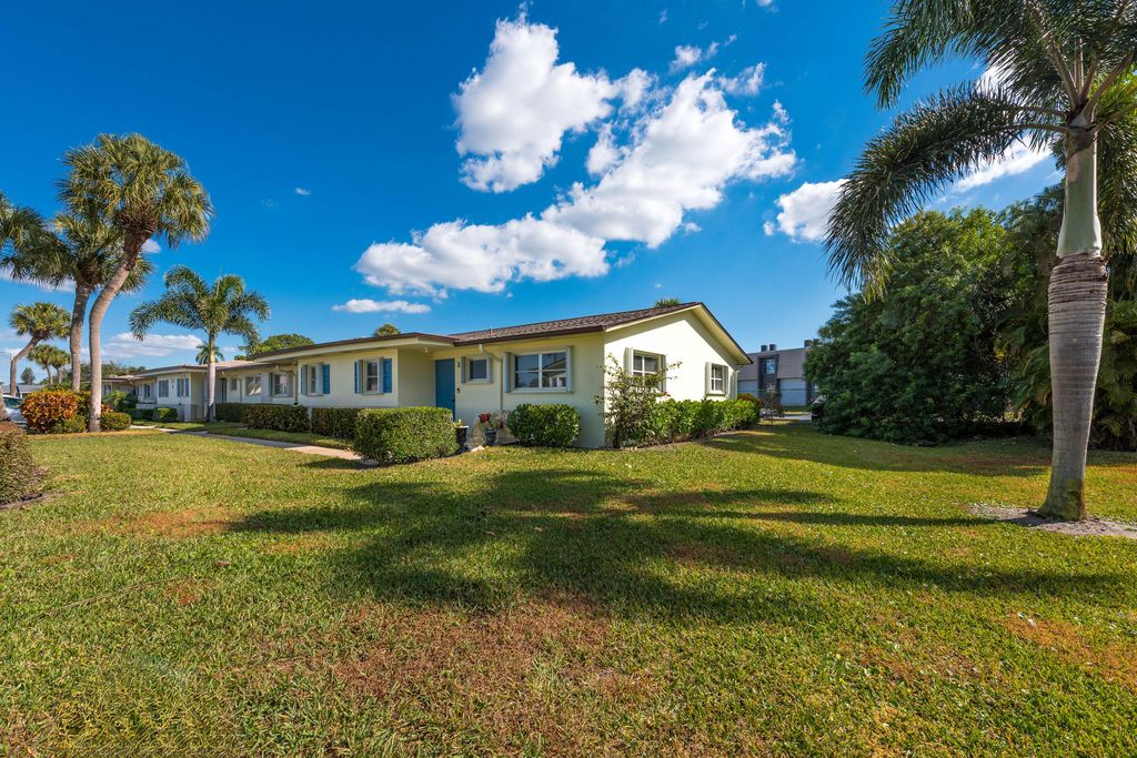 Photo of 2824 E Crosley Drive E #H, West Palm Beach, FL 33415 (MLS # R11160494)