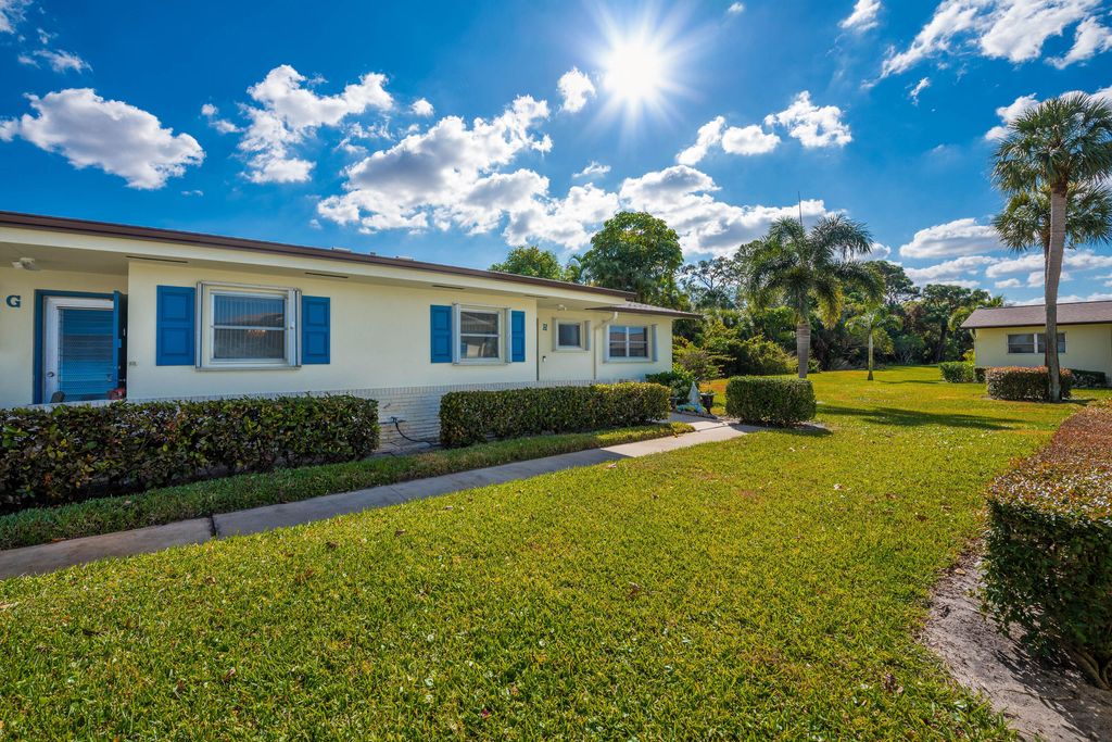 Photo of 2824 E Crosley Drive E #H, West Palm Beach, FL 33415 (MLS # R11160494)