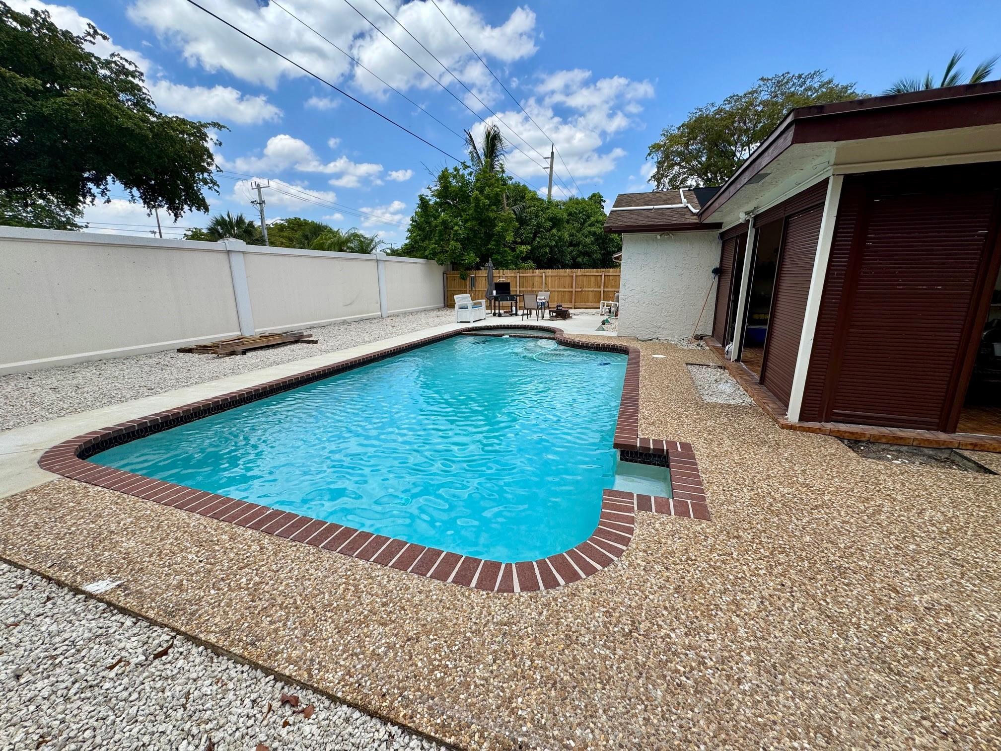 8100 NW 44th Ct