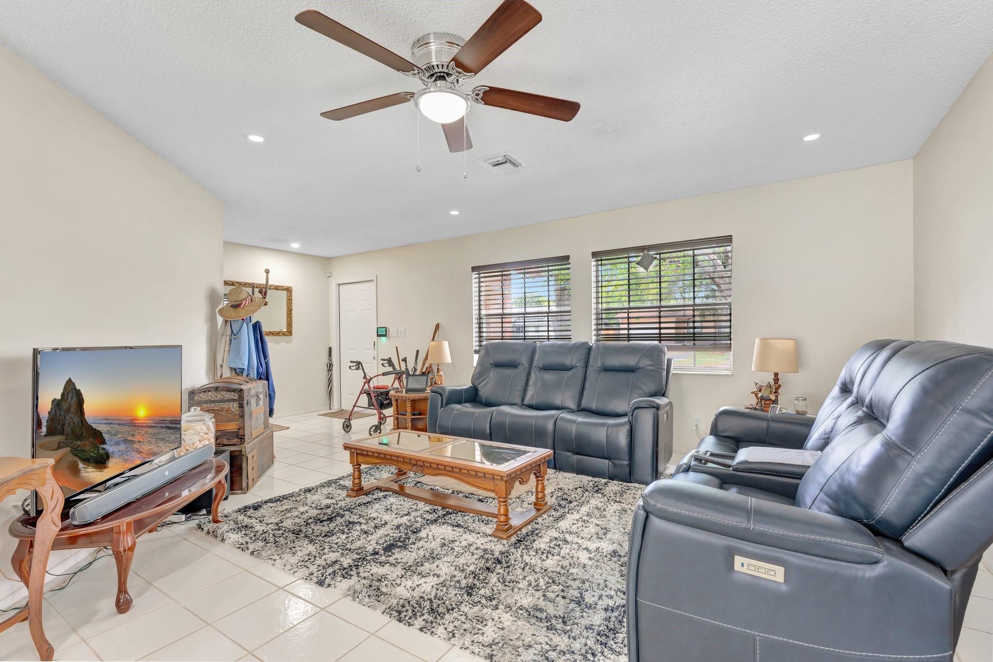 8100 NW 44th Ct, Lauderhill, FL, 33351/$574,869 3 8100 NW 44th Ct