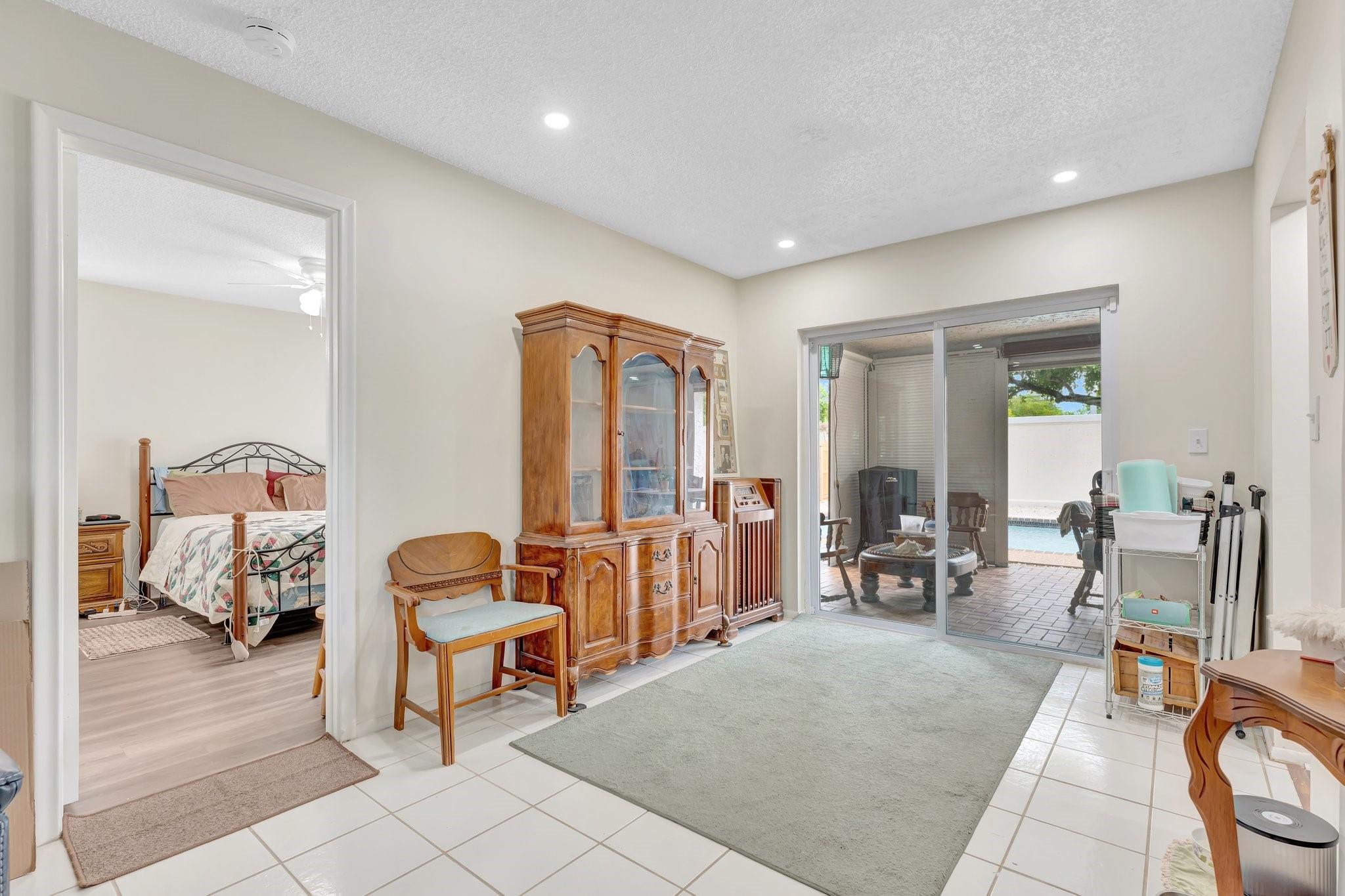 8100 NW 44th Ct, Lauderhill, FL, 33351/$574,869 4 8100 NW 44th Ct
