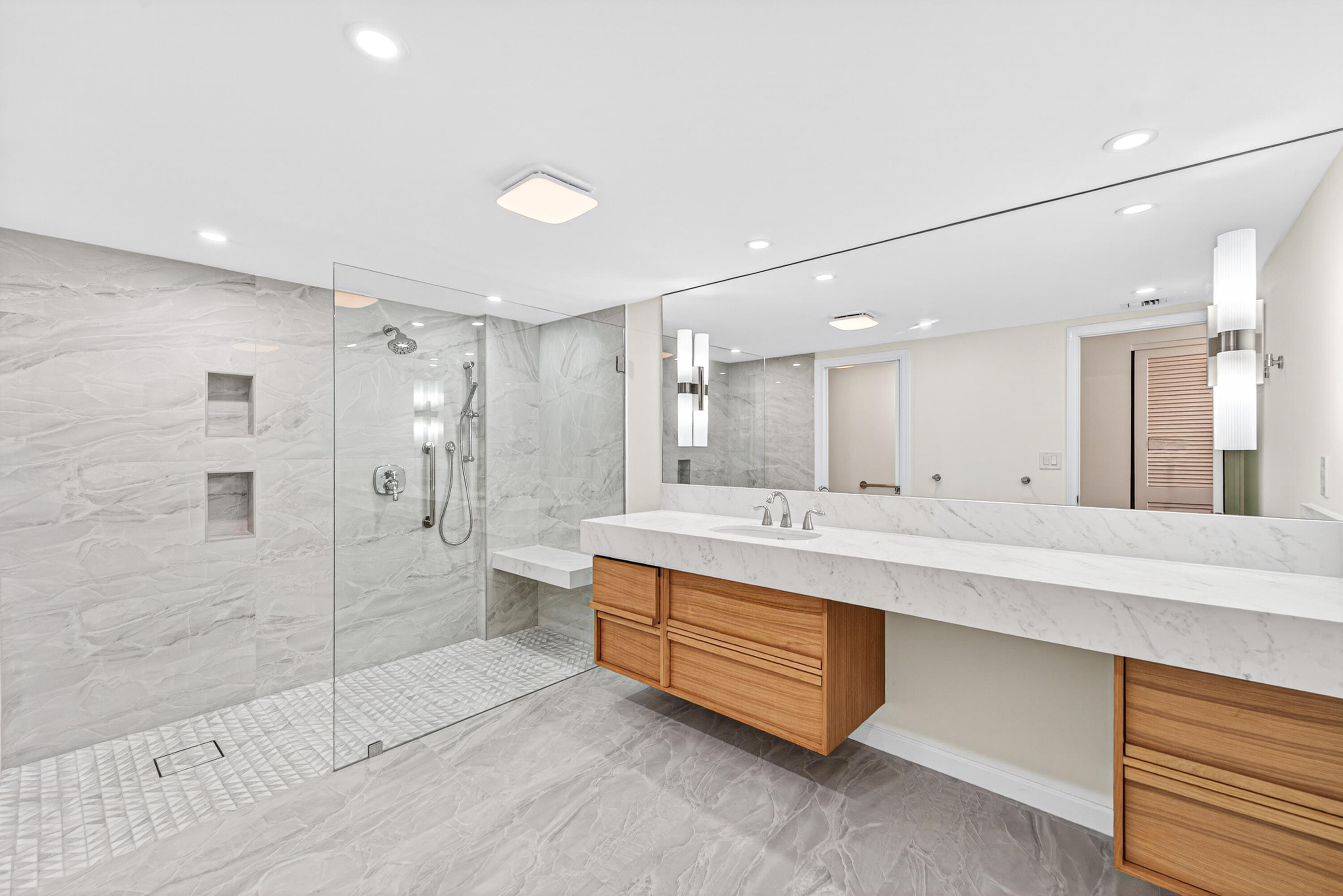 TWENTY SIX HUNDRED COND - Residential