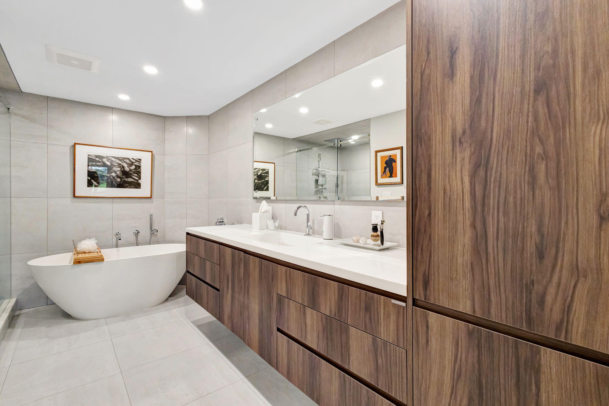 GLENEAGLES CONDO IV - Residential