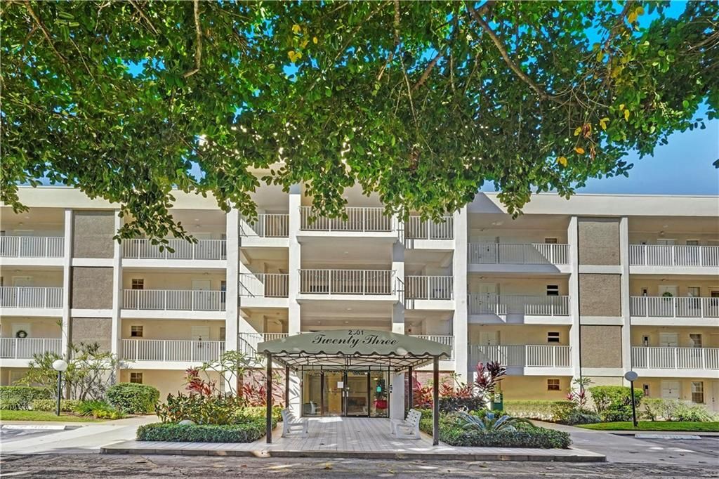 Photo of 2601 S Course Dr #206, Pompano Beach, FL 33069 (MLS # F10310911)
