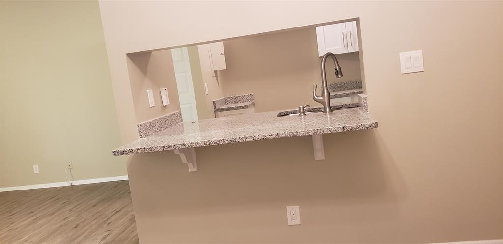 OAKLAND FOREST CLUB CONDO - Residential