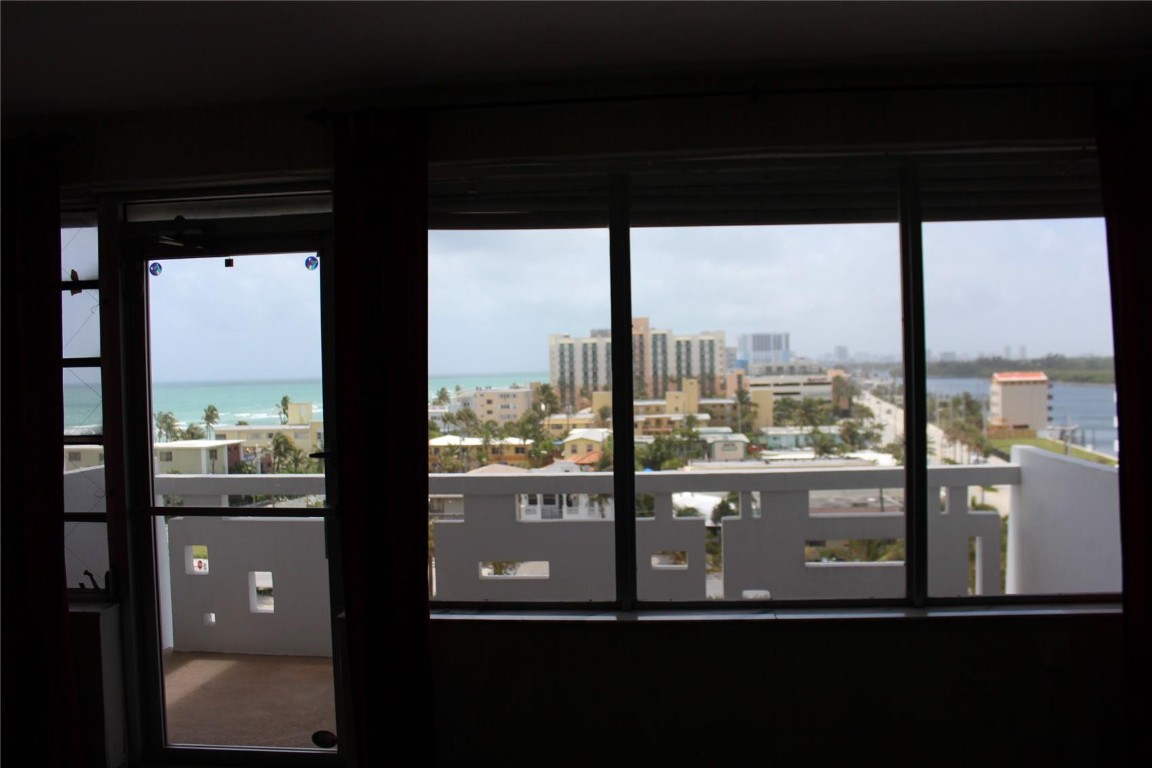 Hollywood Towers Condo - Residential
