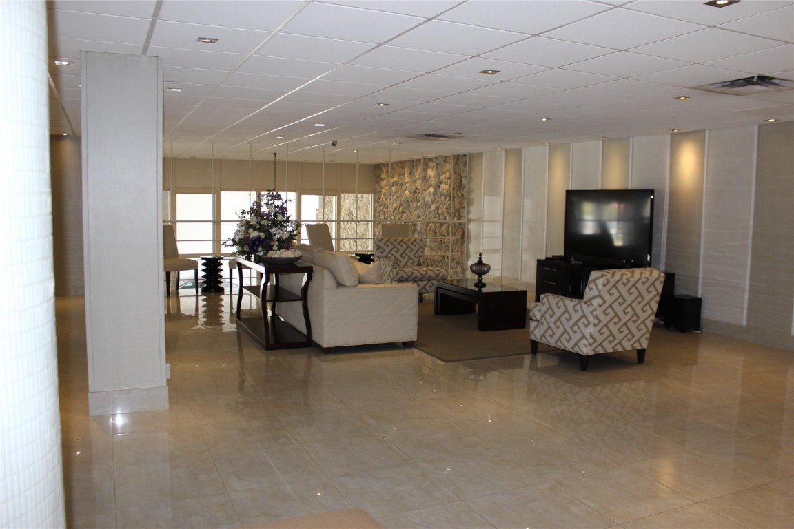 Hollywood Towers Condo - Residential
