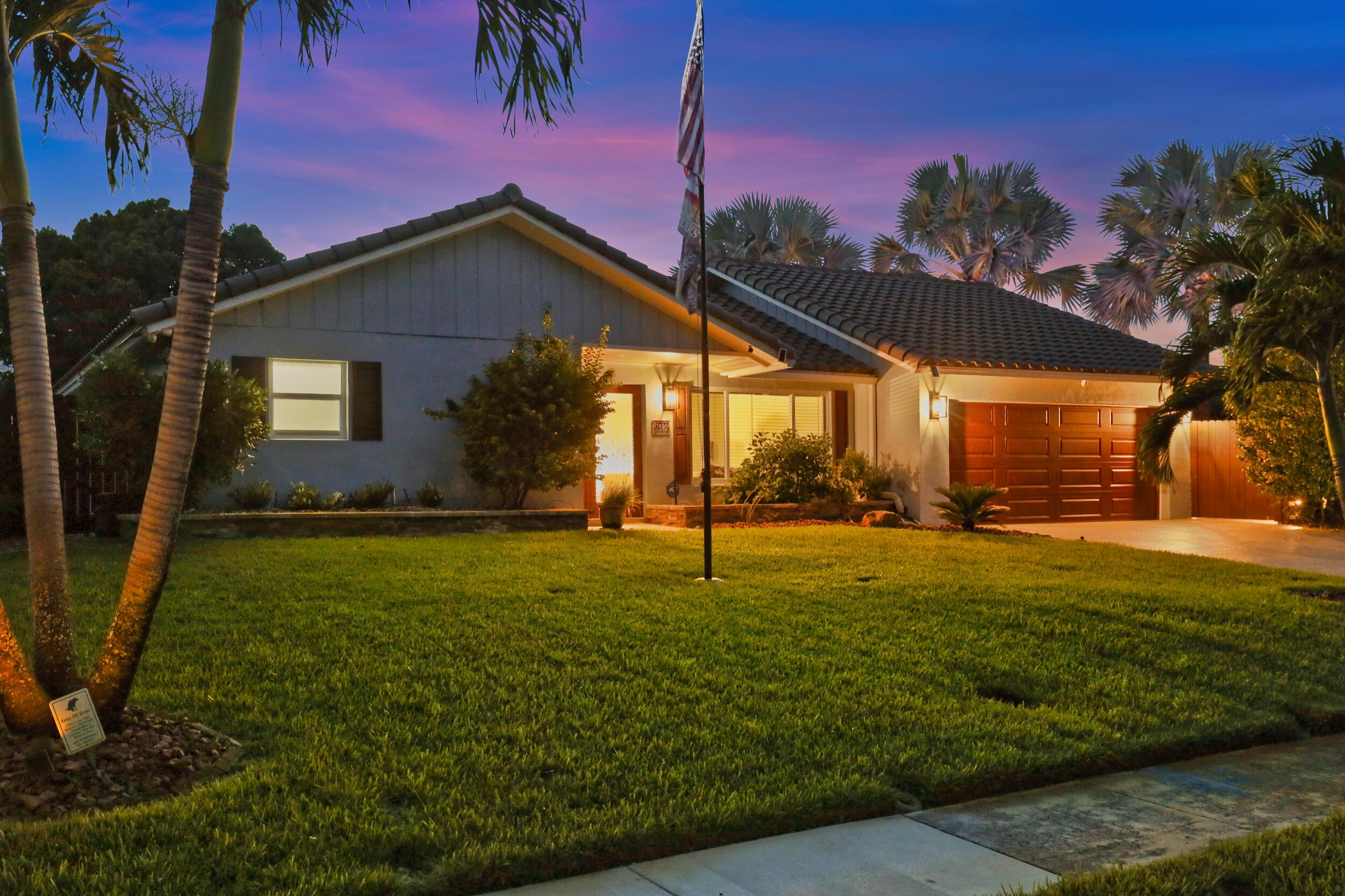 3590 Lakeview Drive