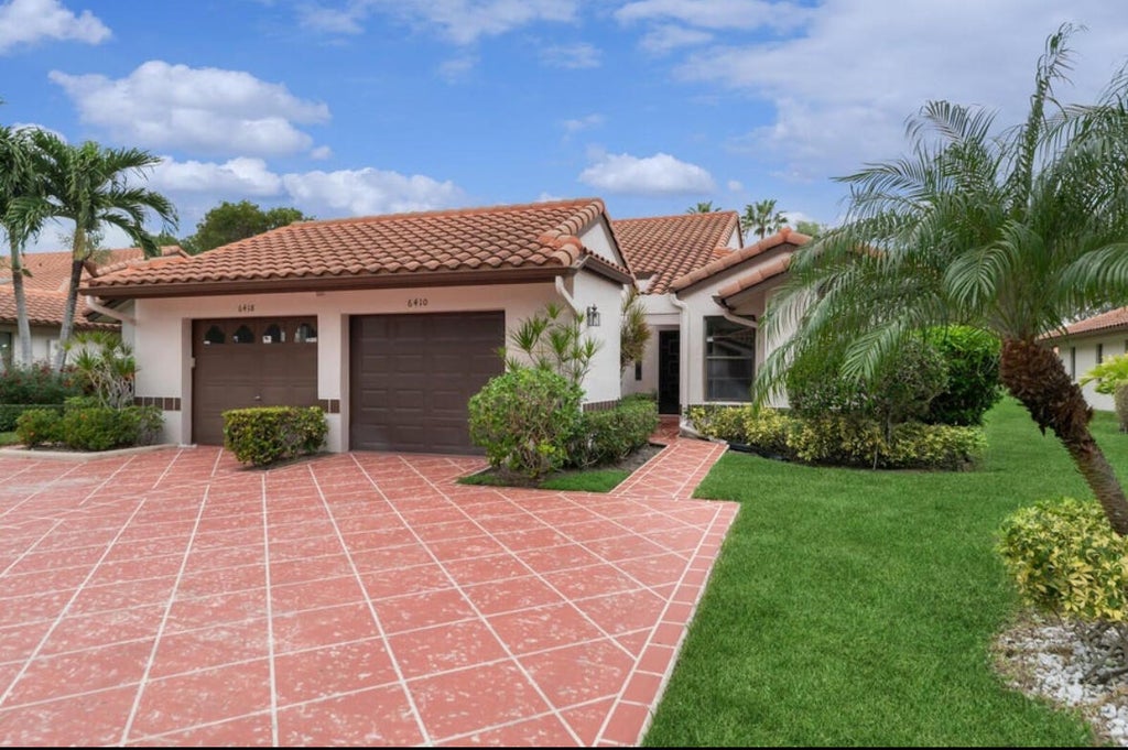 Photo of 6410 Royal Manor Circle, Delray Beach, FL 33484 (MLS # B26043344)