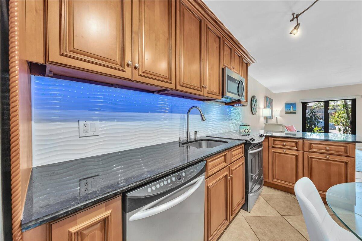 View photos, virtual tours, details... 2965 NE 8th Terrace 101