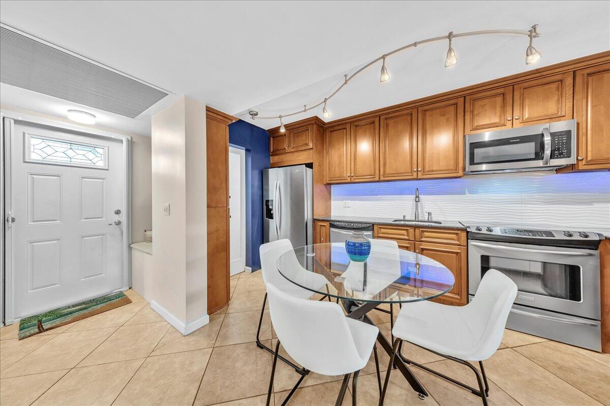 View photos, virtual tours, details... 2965 NE 8th Terrace 101