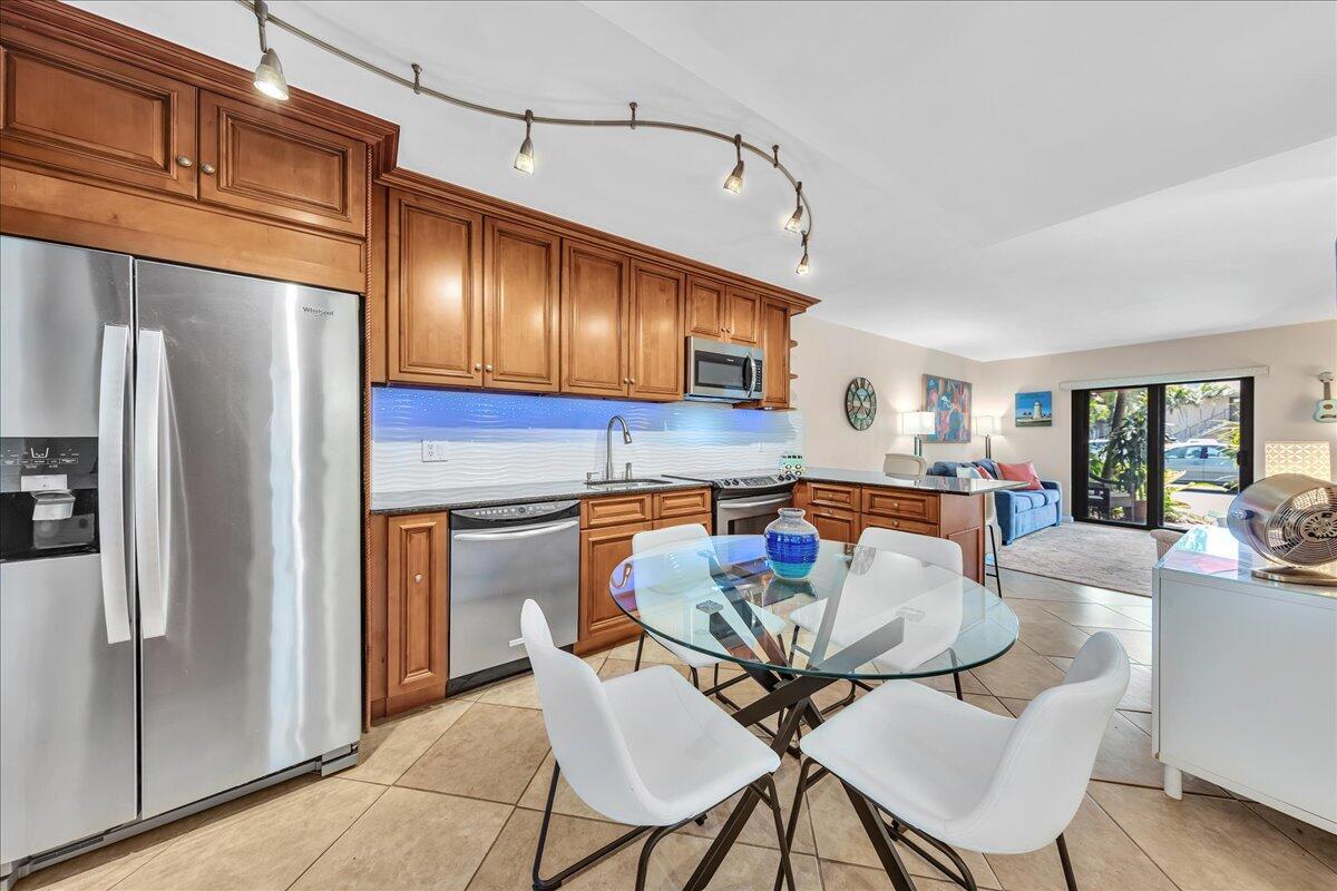 View photos, virtual tours, details... 2965 NE 8th Terrace 101