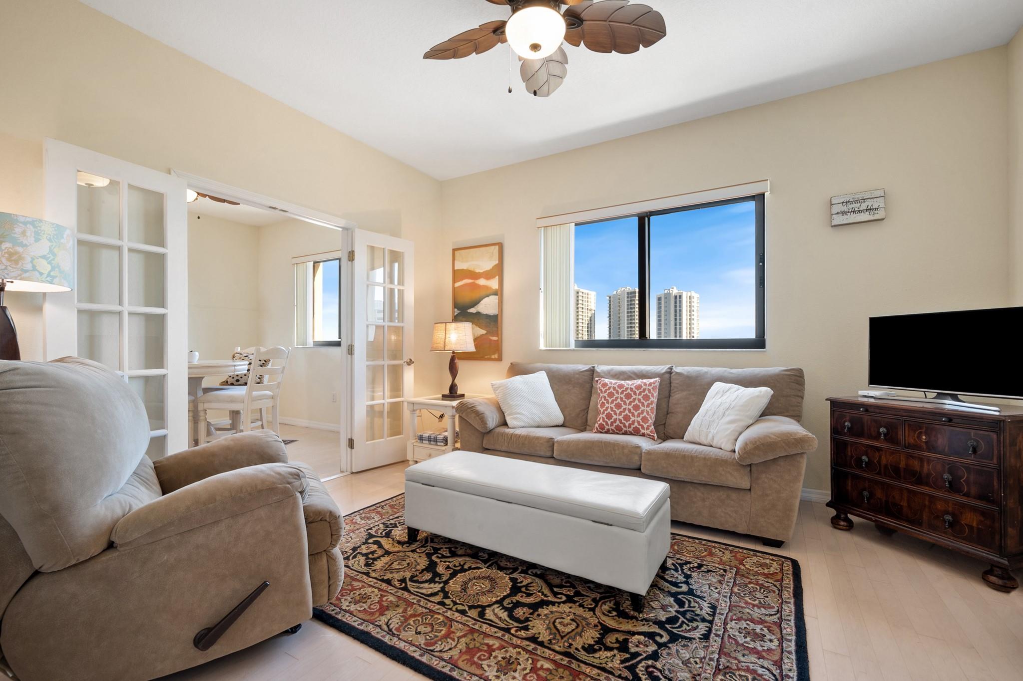 370 Golfview Rd 604