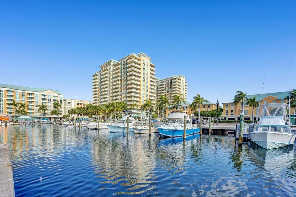 Photo of 700 E Boynton Beach Boulevard #Lph 07, Boynton Beach, FL 33435 (MLS # R11124556)