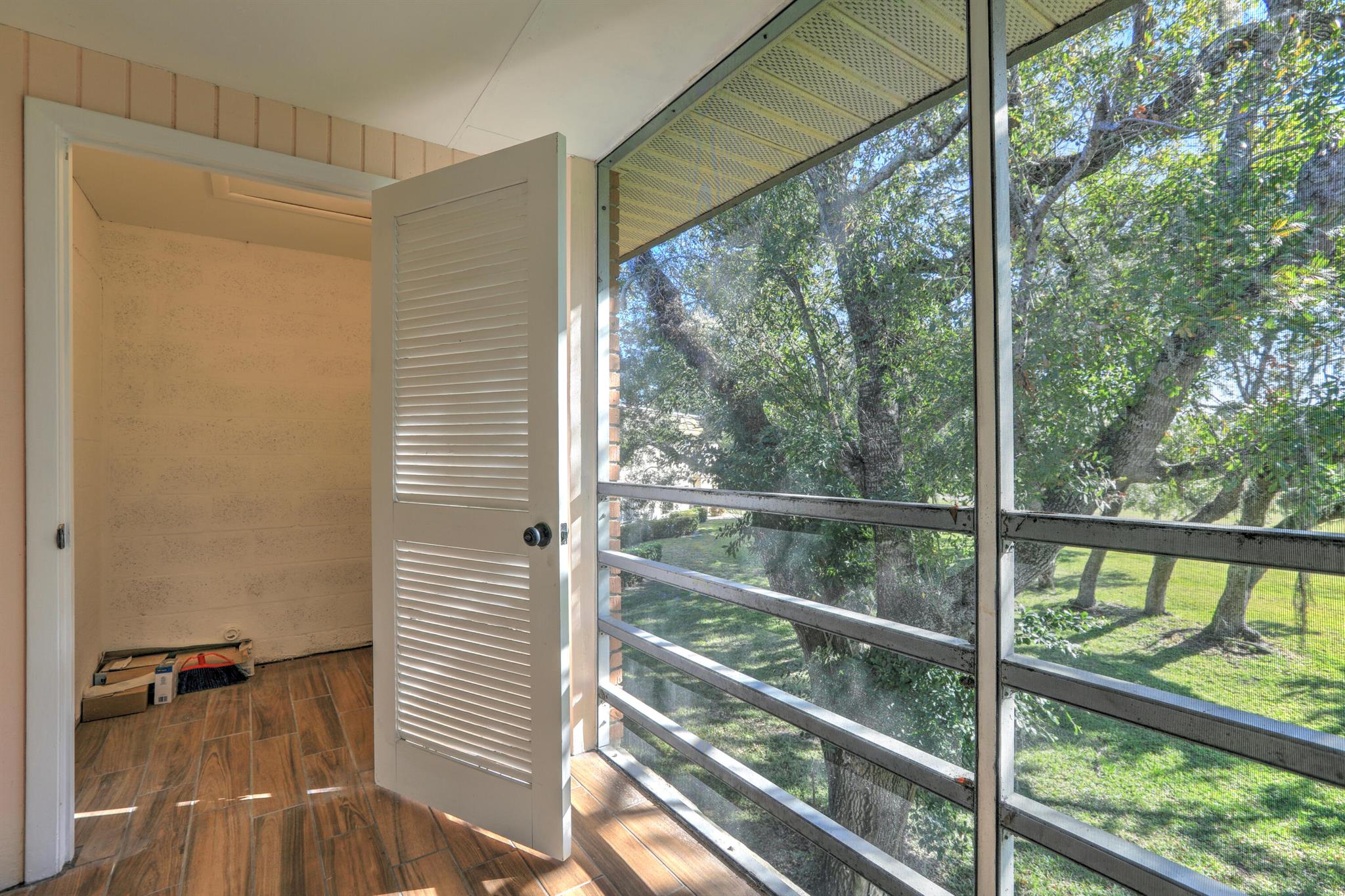 VISTA GARDENS F/K/A VISTA - Residential Lease