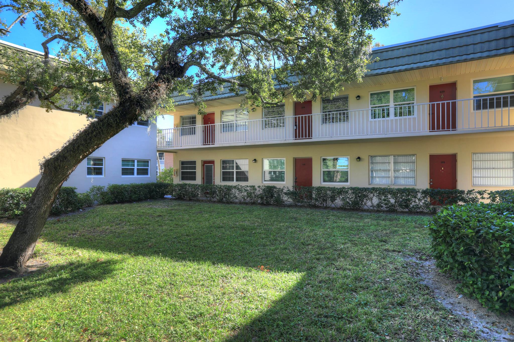 VISTA GARDENS F/K/A VISTA - Residential Lease