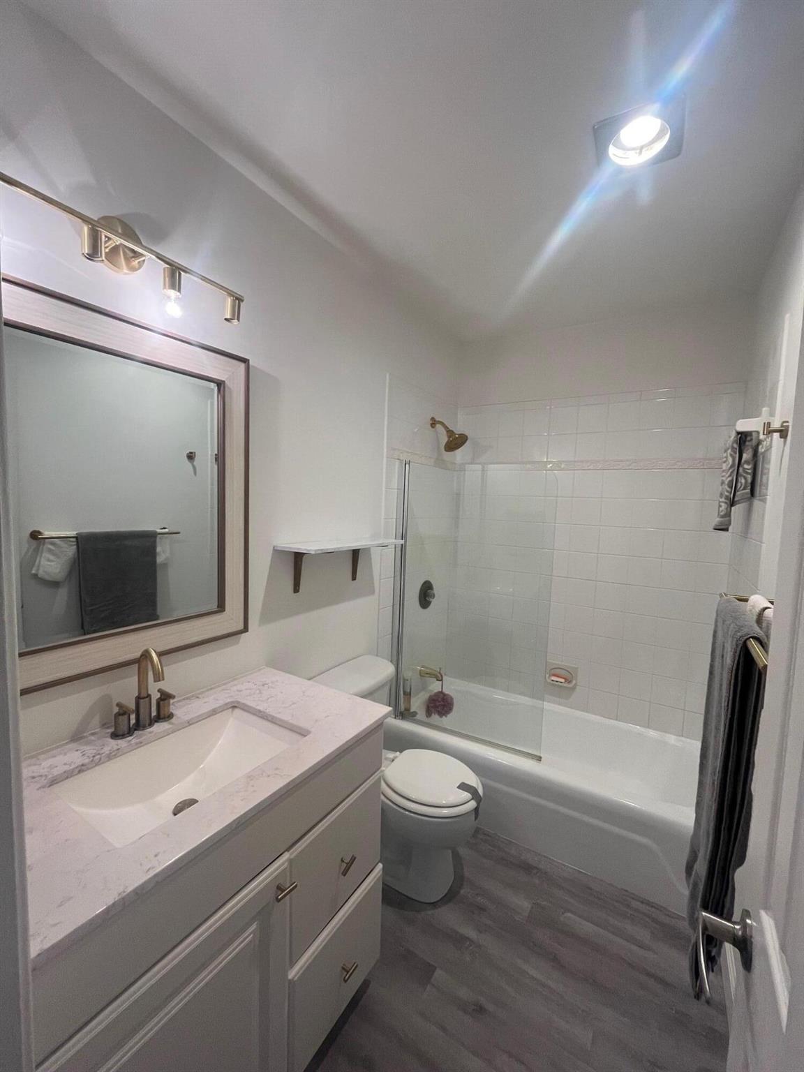 IMPERIAL POINT COLONNADES - Residential Lease