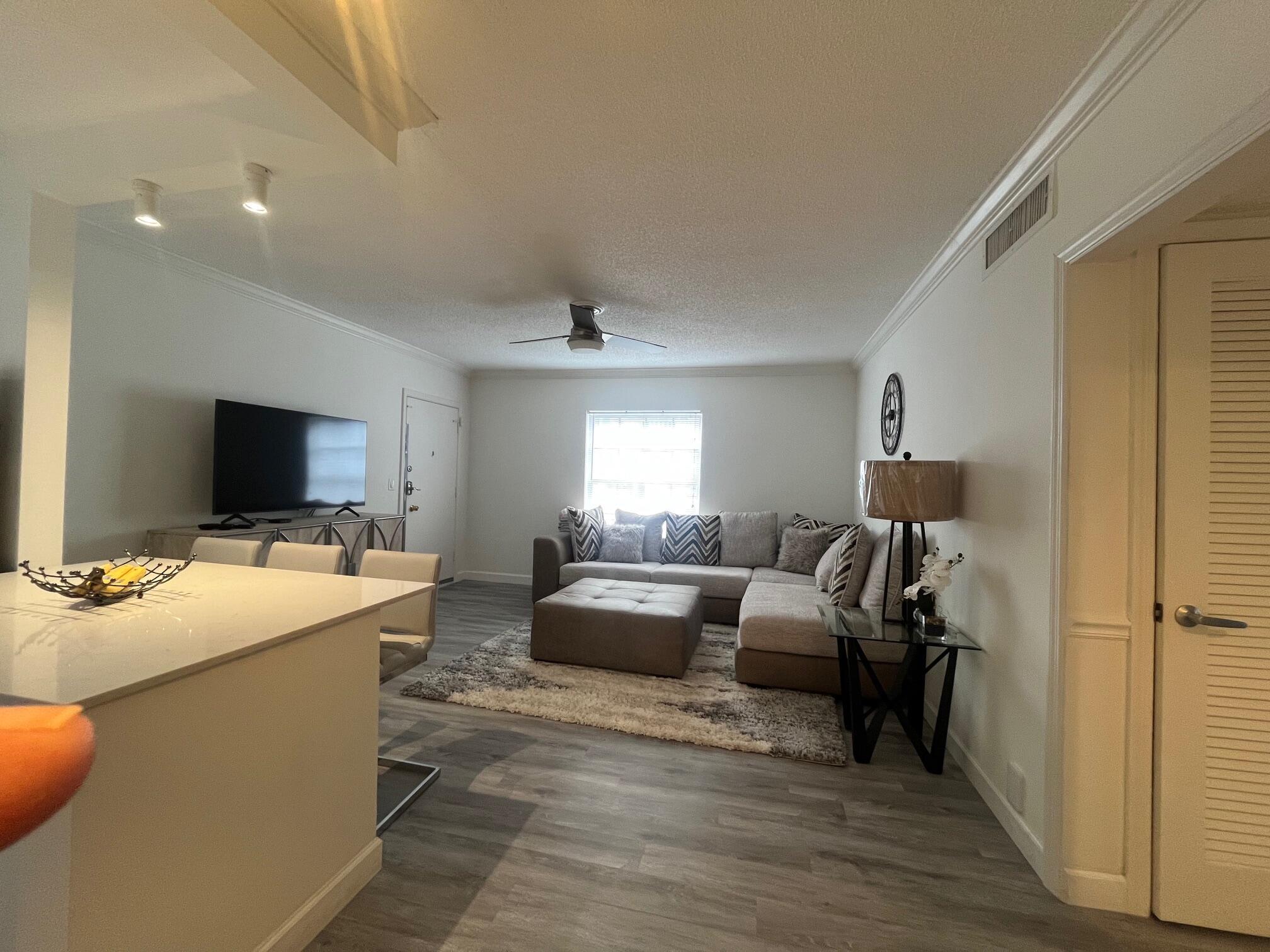 IMPERIAL POINT COLONNADES - Residential Lease