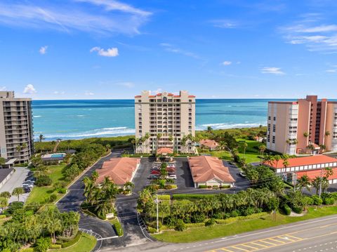 A home in Hutchinson Island