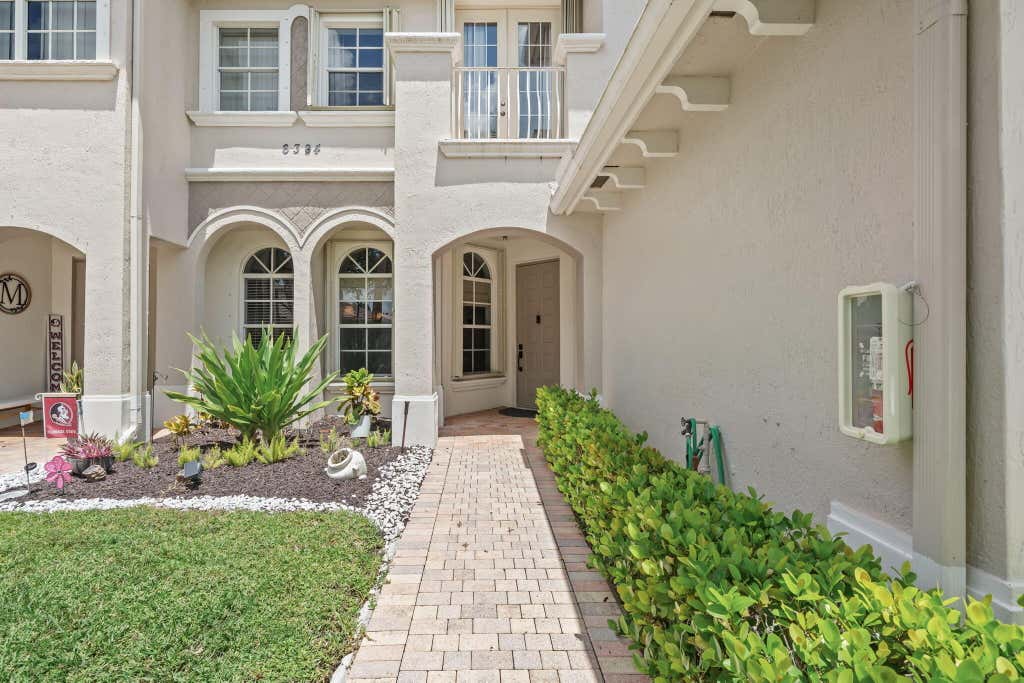 Photo of 6394 BELLA Circle #1004, Boynton Beach, FL 33437 (MLS # B26068803)
