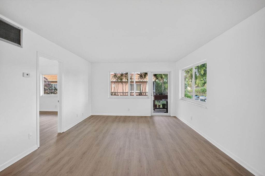 Photo of 119 NE 19th Court #205-G, Wilton Manors, FL 33305 (MLS # F10546069)