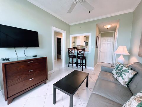 Condominium in Palm Beach FL 235 Sunrise Ave Ave 16.jpg