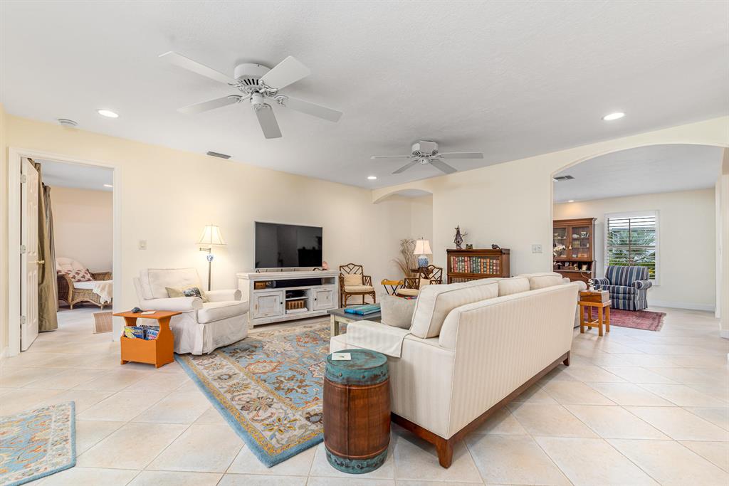 SOUNDINGS PLAT OF THE AND REPLAT OF BLOCK 6 & 7 - Residential