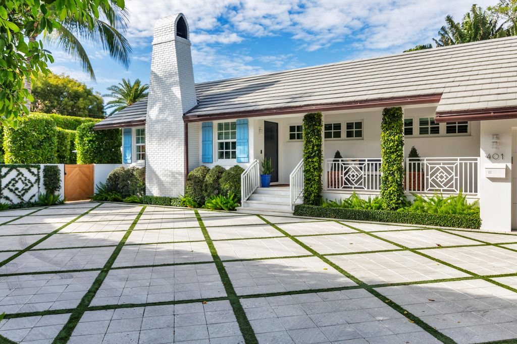 Photo of 401 Seaview Avenue, Palm Beach, FL 33480 (MLS # R11053327)