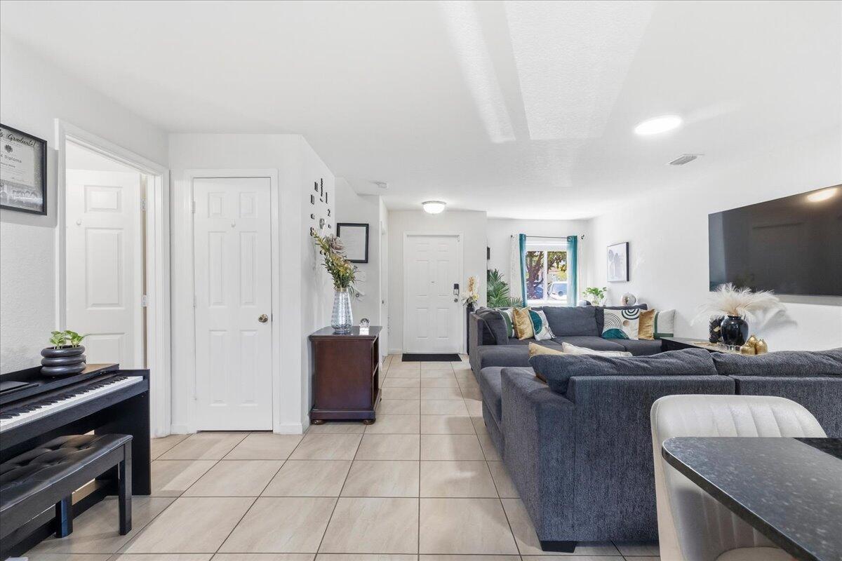 HICKORY PLACE - Residential