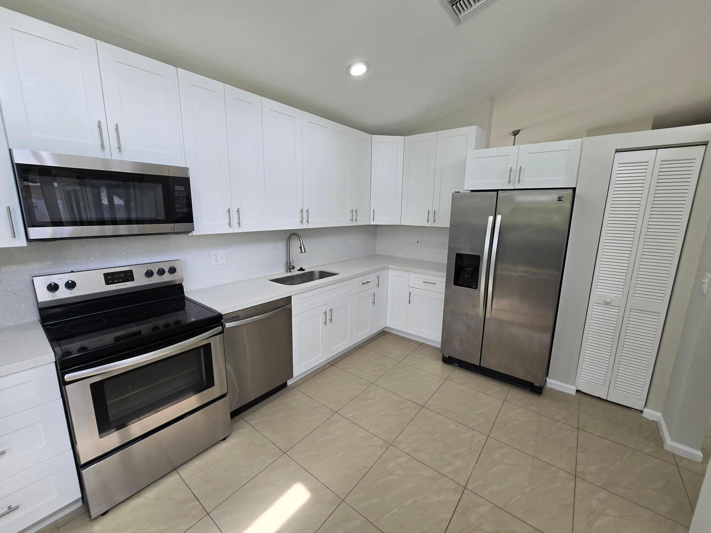 LAWRENCE GROVE 1 REPL - Residential Lease