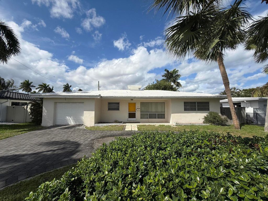 Photo of 2701 SE 7th Street, Pompano Beach, FL 33062 (MLS # R11168167)