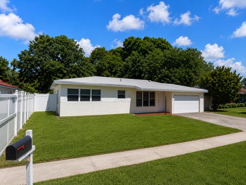 Photo of 557 W Dayton Circle, Fort Lauderdale, FL 33312 (MLS # B26047386)