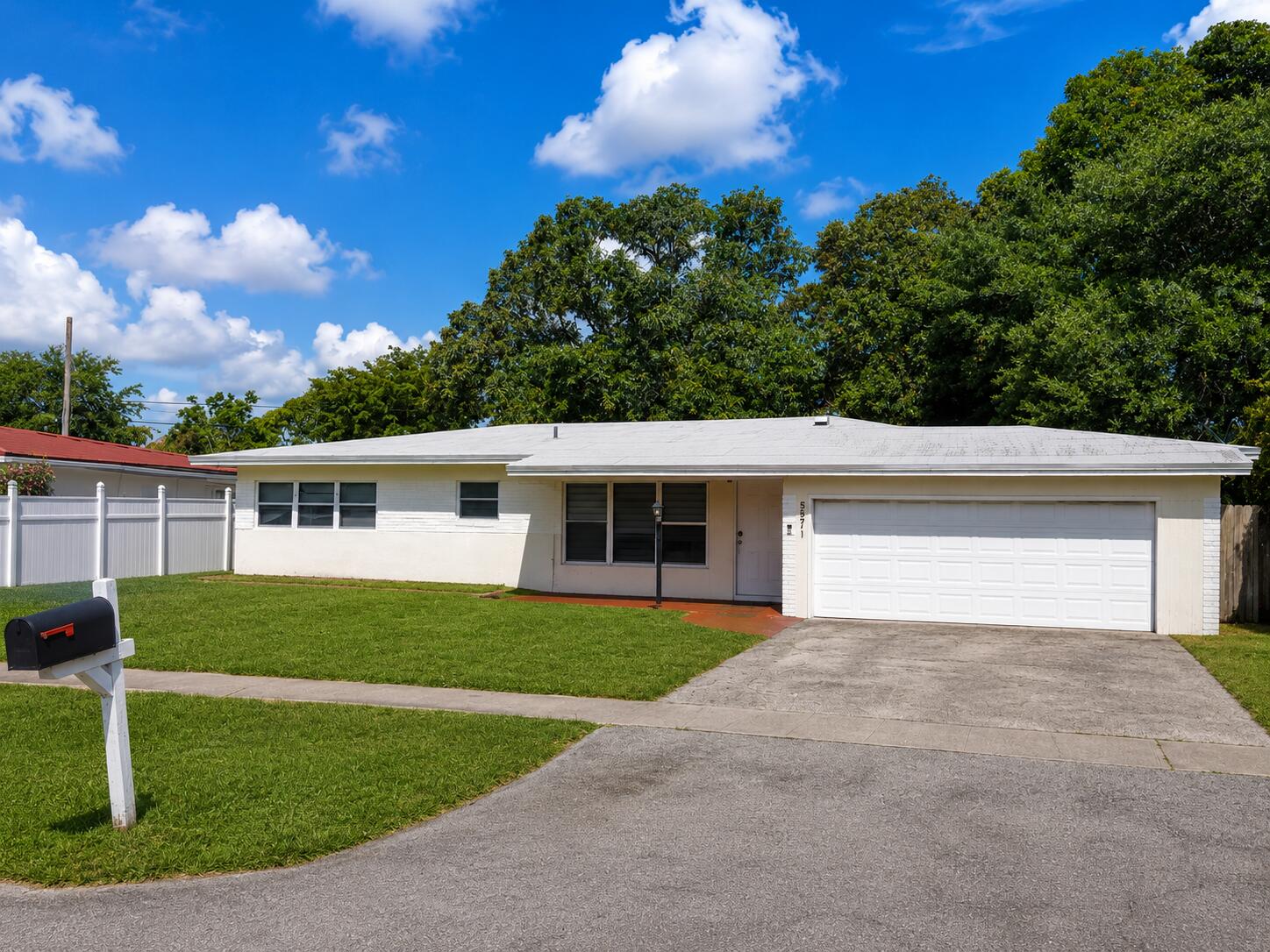 557 W Dayton Circle, Fort Lauderdale FL 33312