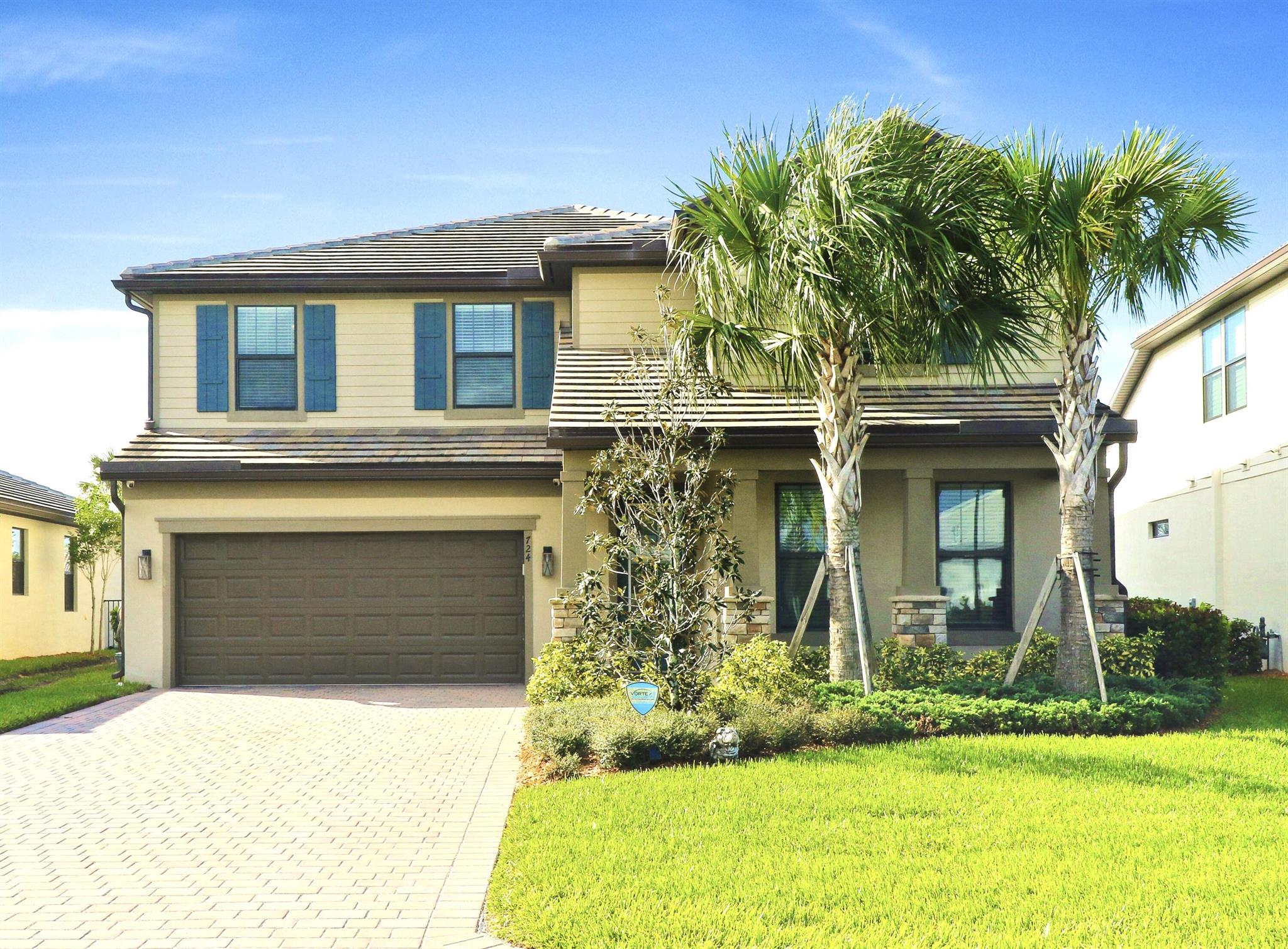 724 SE Boboli Way
