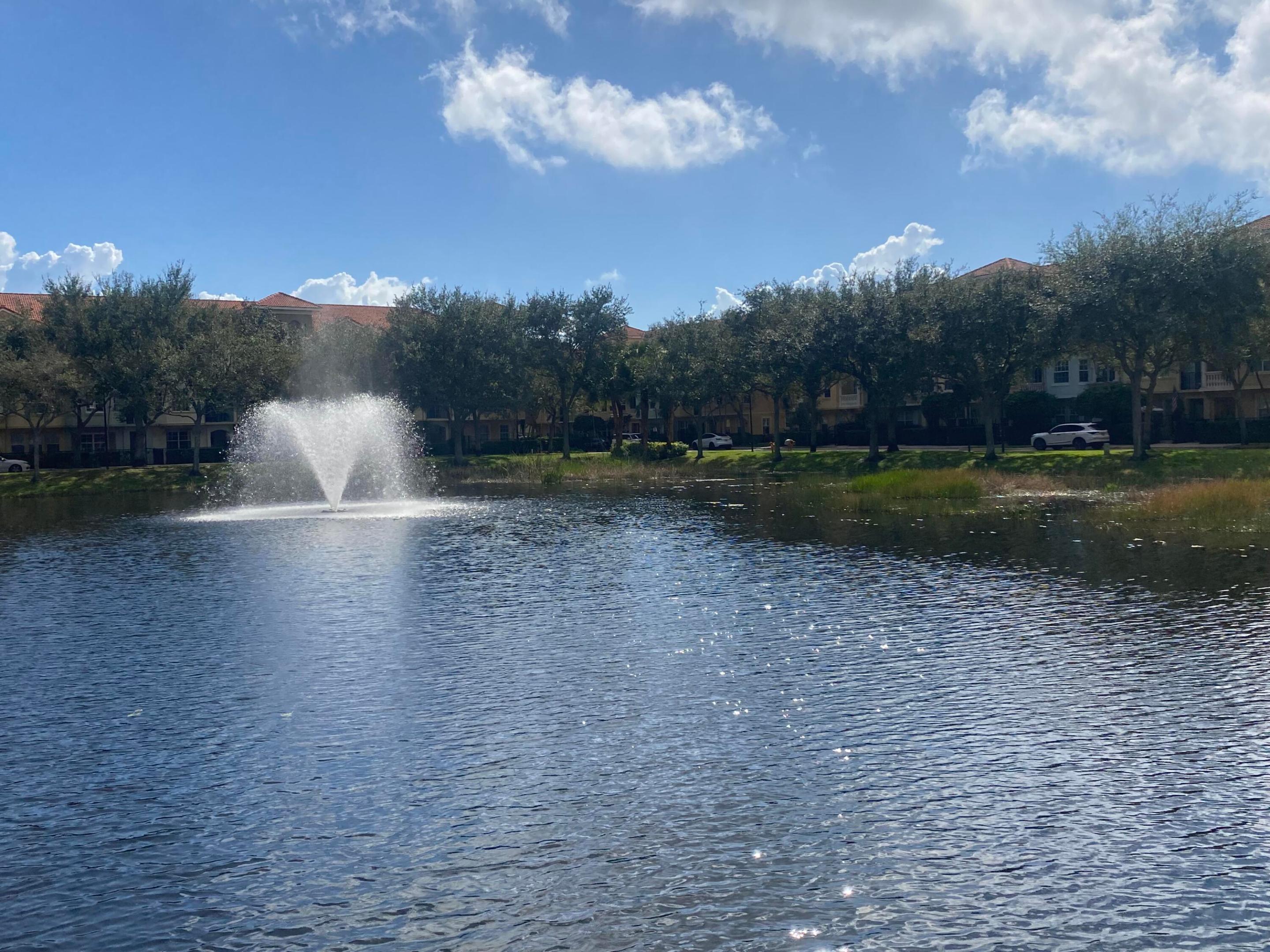 HARBOUR OAKS - Residential