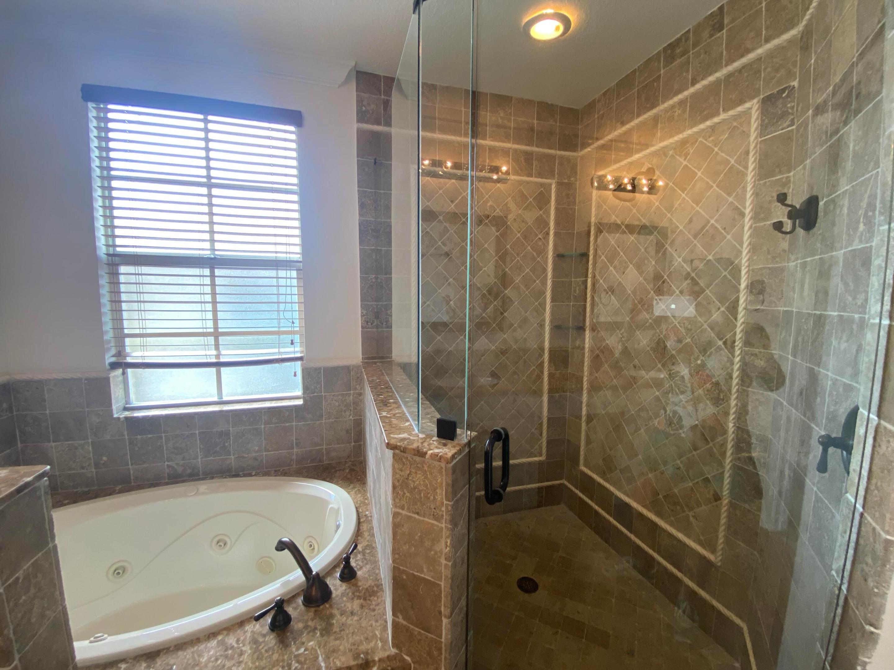 HARBOUR OAKS - Residential