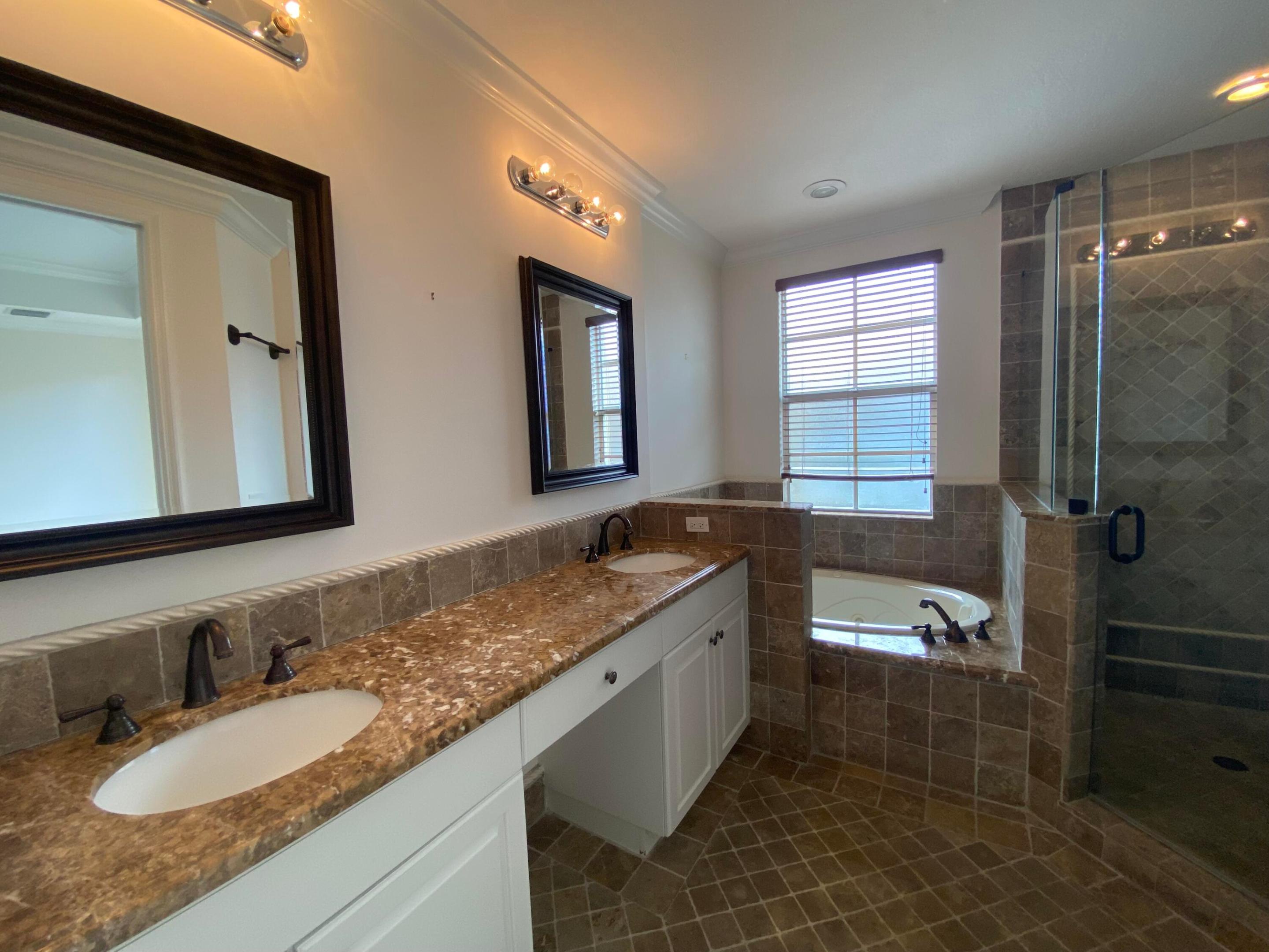 HARBOUR OAKS - Residential