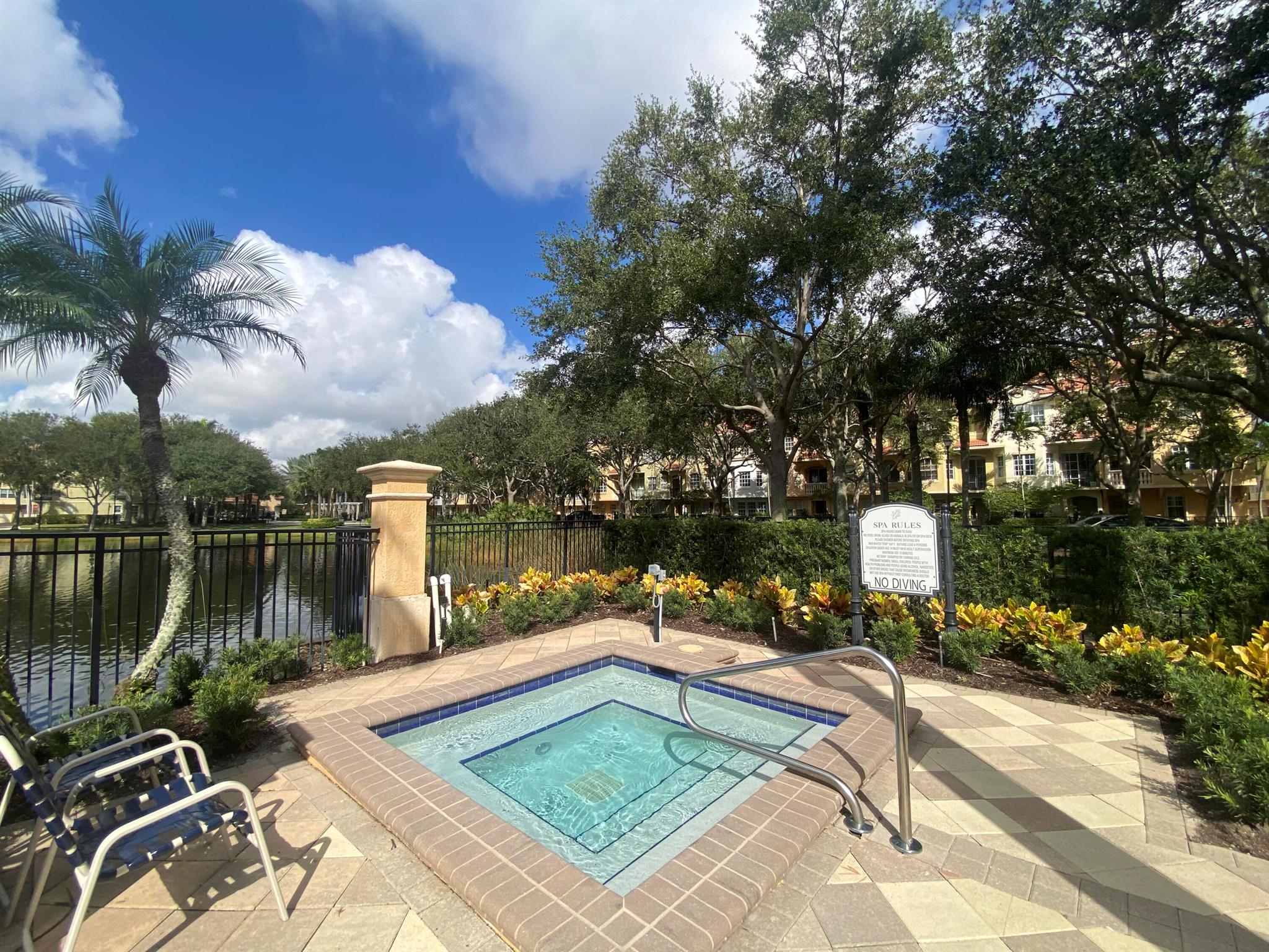 HARBOUR OAKS - Residential
