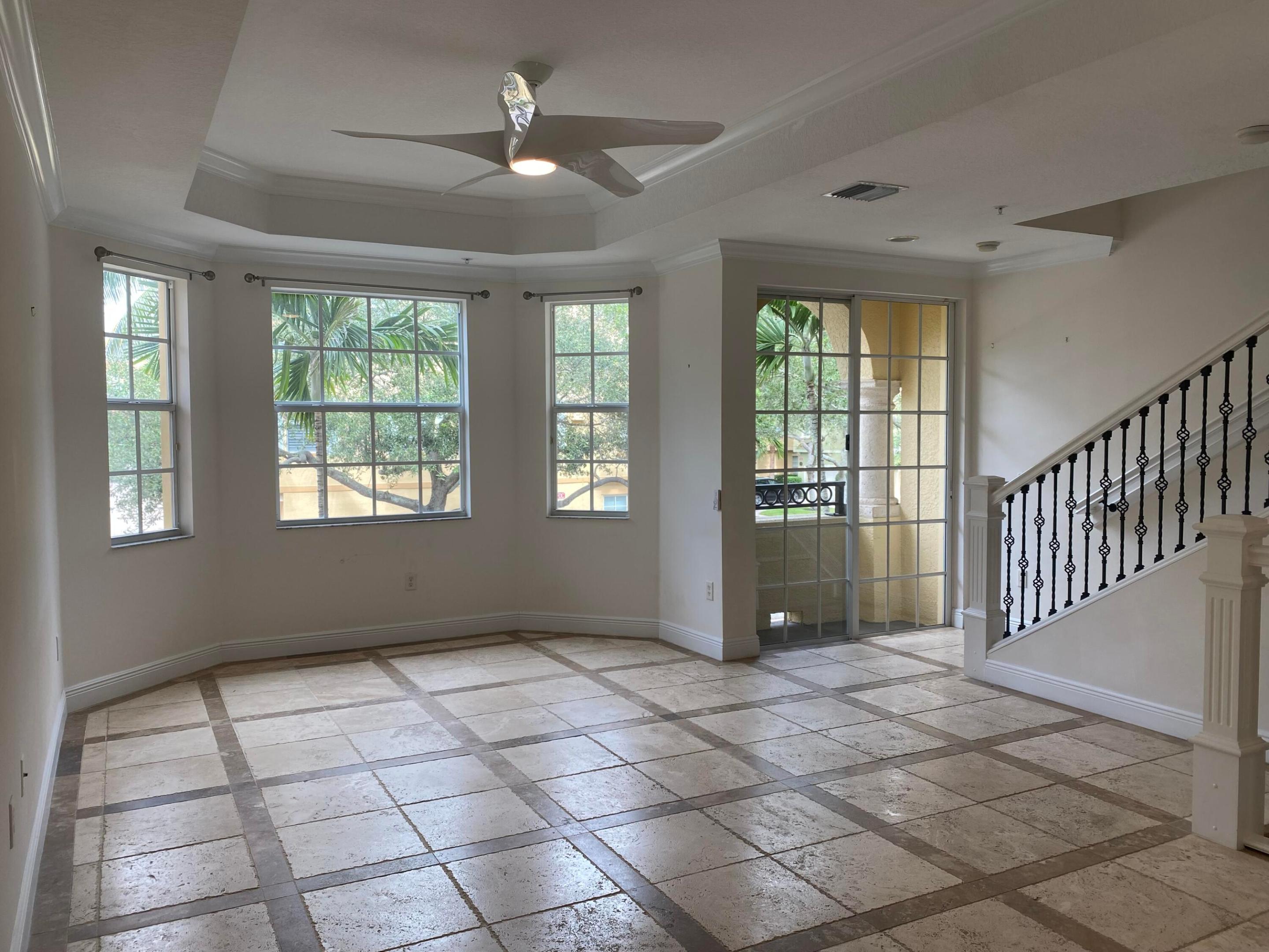 HARBOUR OAKS - Residential