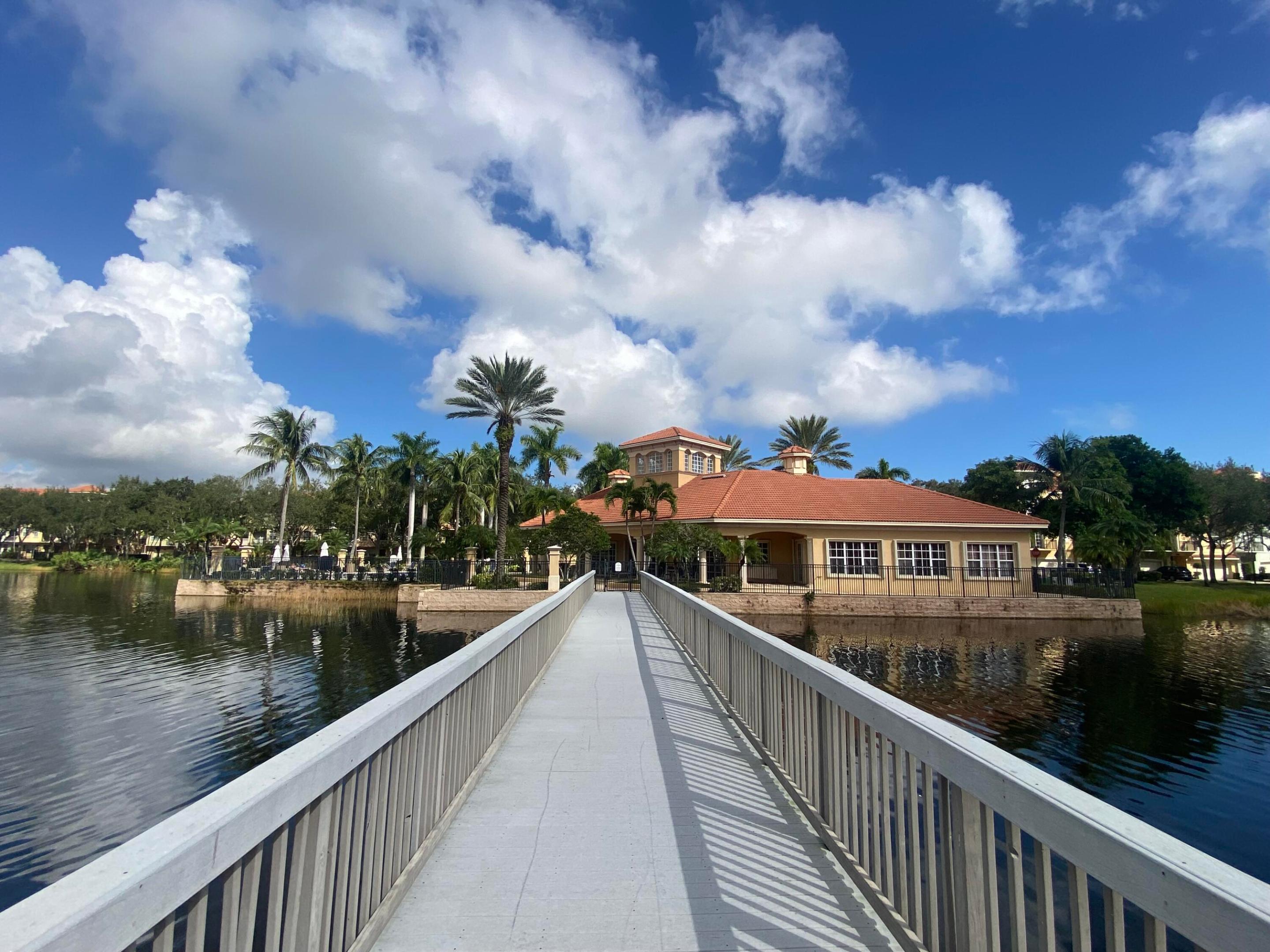 HARBOUR OAKS - Residential