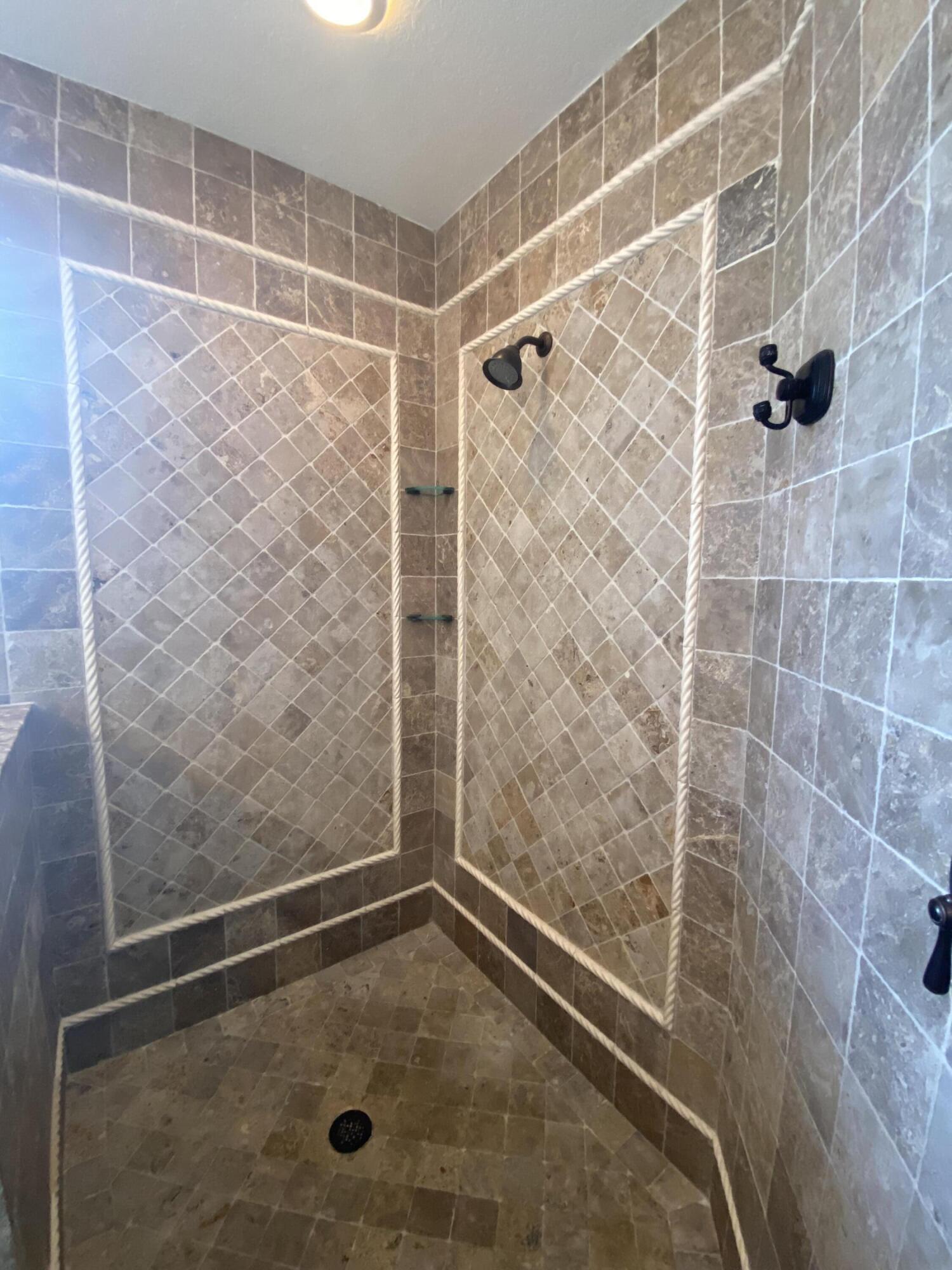 HARBOUR OAKS - Residential